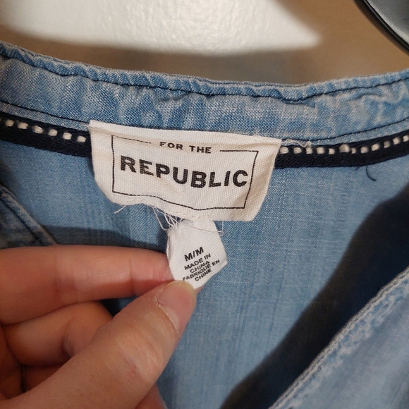 Western Boho Chambray Top – Size Medium – Lightweight Denim Blouse - Picture 3 of 8